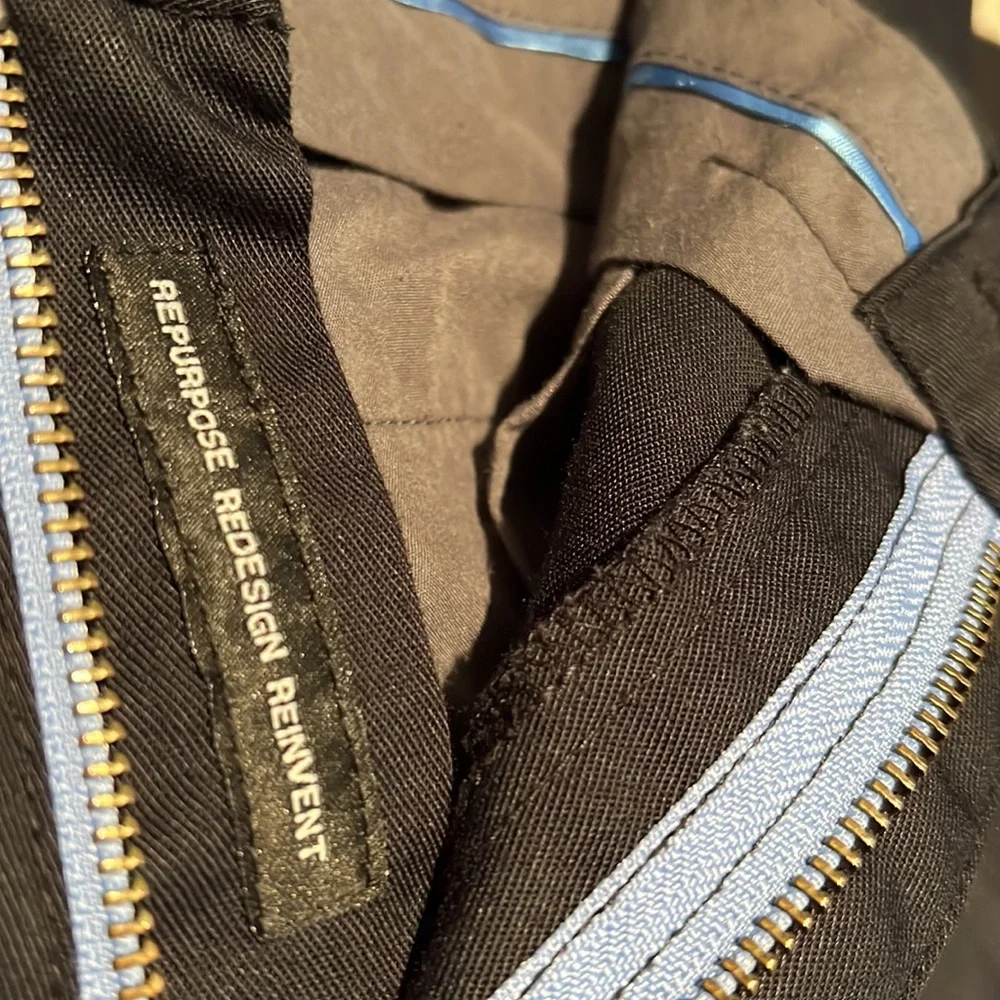 Oakley Men’s Shorts in Black. Sz 36